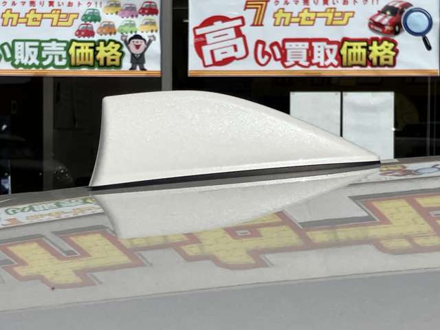 【シャークフィンアンテナ】車体のデザインと一体となったデザイン性の高いアンテナです！アンテナアでも違和感を感じませんね☆