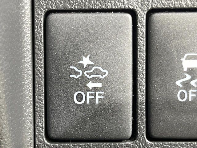 【スマートアシスト】走行中に前方の車両等を認識し、衝突しそうな時は警報とブレーキで衝突回避と被害軽減をアシスト。より安全にドライブをお楽しみいただけます。