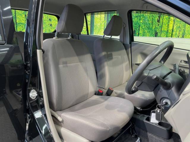 運転席シート廻りは使用感も少なく、良好な状態となっています。前オーナー様が丁寧に使っていたことがよくわかりますね。