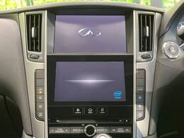 【メーカー純正ナビ】インテリアに溶け込むスタイリッシュな「専用設計」メーカーナビを装備♪視認性や操作性など基本性能にも優れ、より上質なカーライフをお楽しみいただけます。