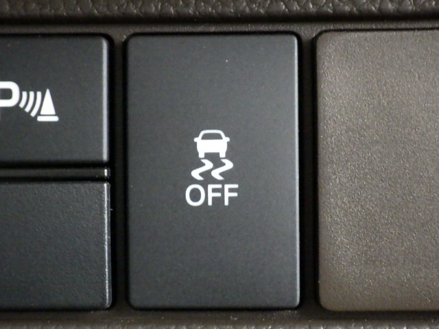 ★VSA(横滑り防止システム)搭載★ クルマの横滑りを制御し、『走る・曲がる・止まる』の全領域でクルマの安全性を確保するシステムです！その他、安全装備もバッチリです☆