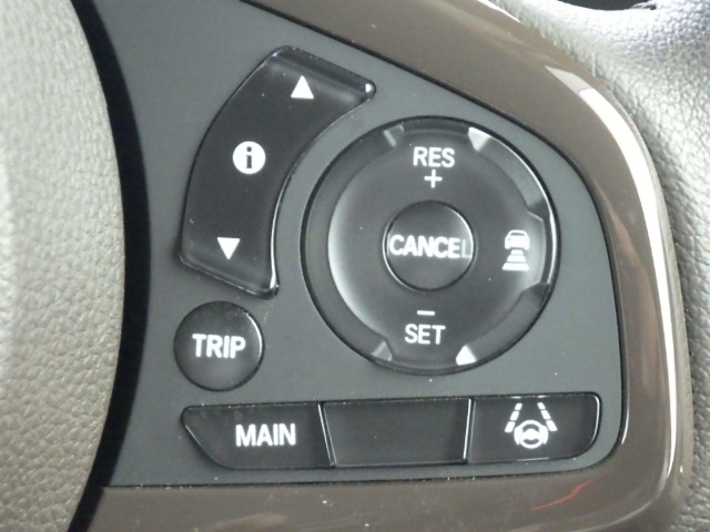 ★クルーズコントロール★ 高速道路などでアクセルを操作しなくても一定速度で走行可能な『クルーズコントロール』付きです！ロングドライブがとても楽になります♪