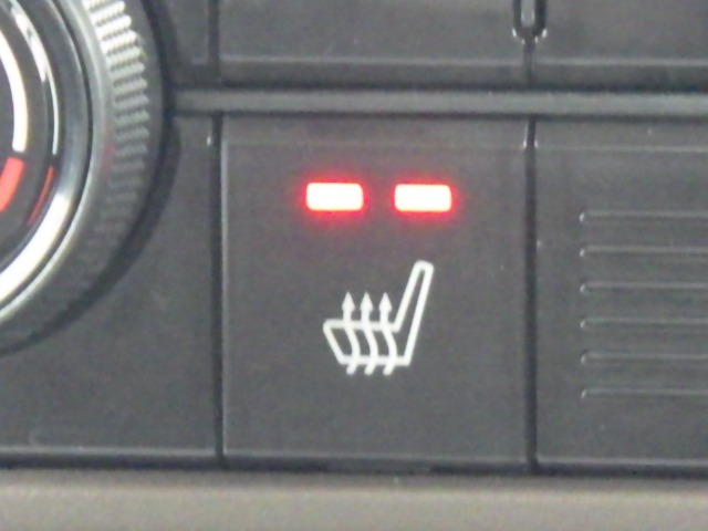 ★シートヒーター★ 冷えが気になる方にも嬉しいシートヒーターを装備しております（*＾-＾*）寒い日もカラダを暖め、快適なドライブをサポートします♪