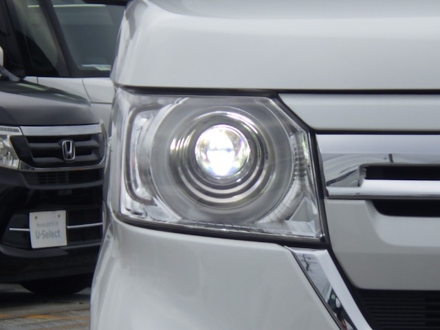 ★LEDヘッドライト搭載★ 白っぽく光る明るく省電力なLEDライト！先進的な白い輝きでフロントフェースを引き締めます☆