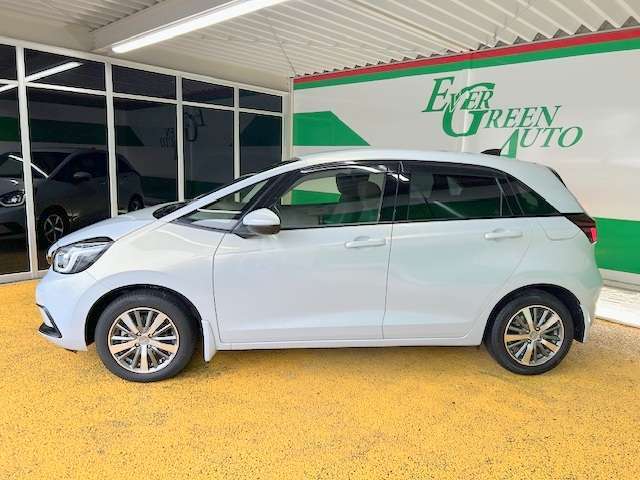 外装も特に目立つキズ等も無くキレイです！お探しの方はお早めに！全国納車も可能です！実際に現車確認が難しい当店より遠方の方でも一度ご相談下さい！
