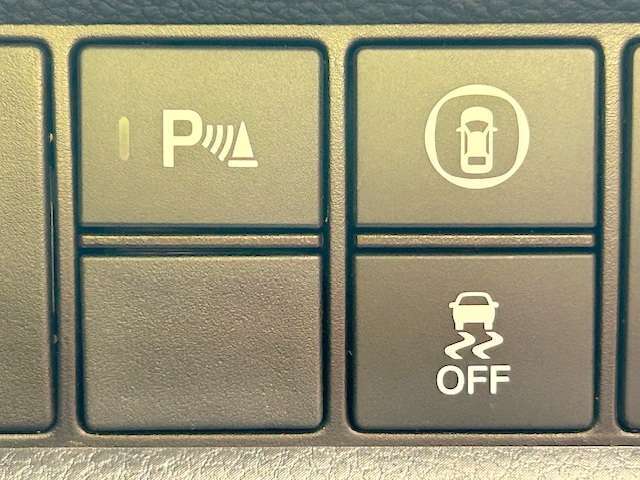 自動衝突被害軽減ブレーキ搭載車です！障害物センサーも付いてます！