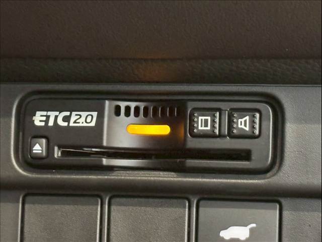 【ビルトインETC】で高速道路もスムーズに乗り降り可能で、ご納車直後からの遠距離ドライブも可能です。