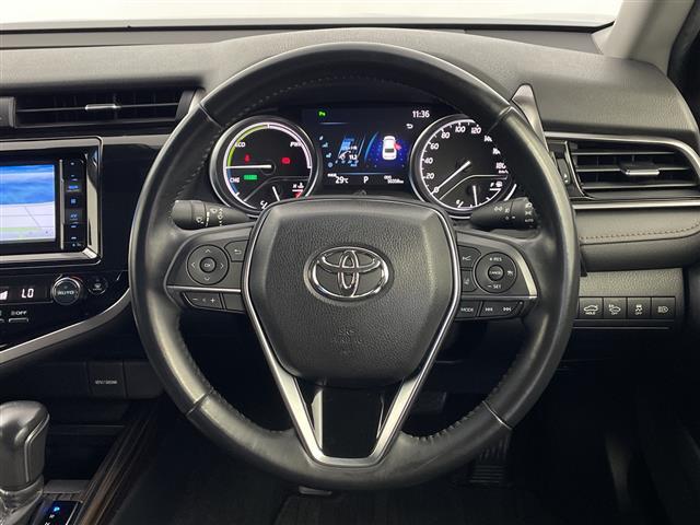 【ハンドル】軽い力で扱いやすいハンドルです。目立つ傷やスレなどなく綺麗な状態です！除菌プランいれていただくとさらに快適に！清潔なお車はお子様にも安心ですね！