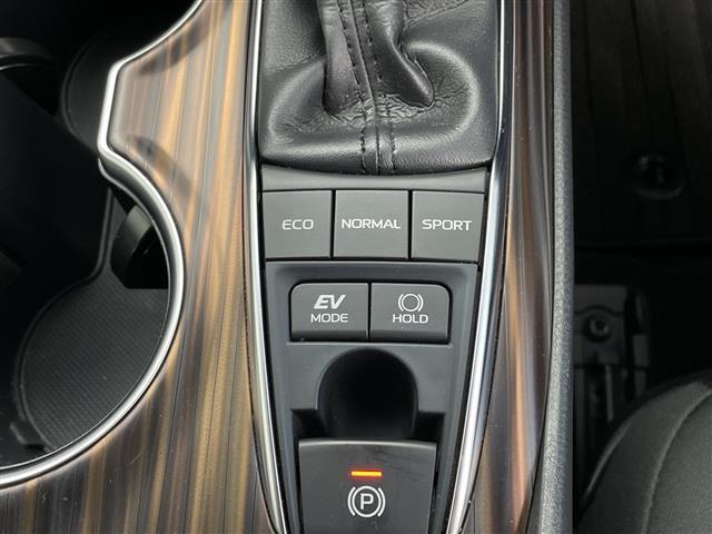 【ドリンクホルダー】長時間のドライブを快適に過ごすために、必須の車内アイテムですね。