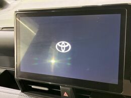 【ディスプレイオーディオ】視認性が高いディスプレイオーディオを装備♪操作性も良好で直感的なソース選択が可能です。