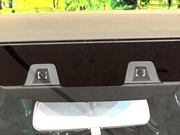 【スズキ　セーフティサポート】走行中に前方の車両等を認識し、衝突しそうな時は警報とブレーキで衝突回避と被害軽減をアシスト。より安全にドライブをお楽しみいただけます。