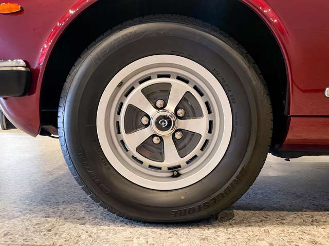左前タイヤ　純正ホイールに2019年製造の「ブリヂストン ネクストリー(215/70R15)」を装着しております。