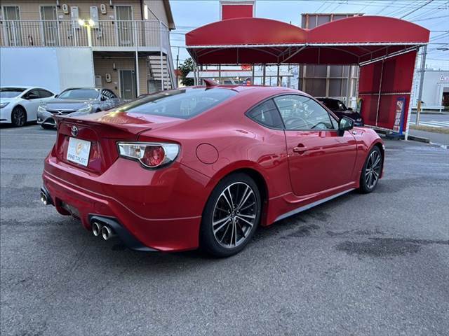 擦り傷から事故まで、自費・保検修理を自社鈑金塗装工場（イオンブース完備）にて綺麗に鈑金塗装致します♪