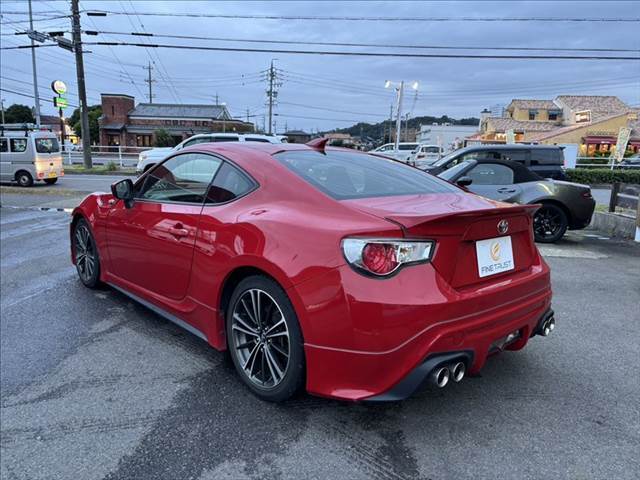 店舗敷地内に駐車スペースもございます。お車でのご来場をお考えの方はご安心ください♪