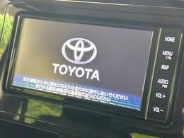 【純正ナビ】人気の純正ナビを装備しております。ナビの使いやすさはもちろん、オーディオ機能も充実！キャンプや旅行はもちろん、通勤や買い物など普段のドライブも楽しくなるはず♪