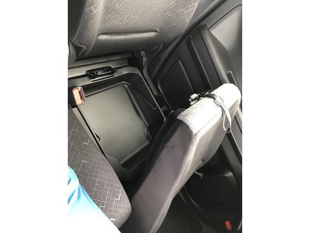 助手席下にも広々スペース☆