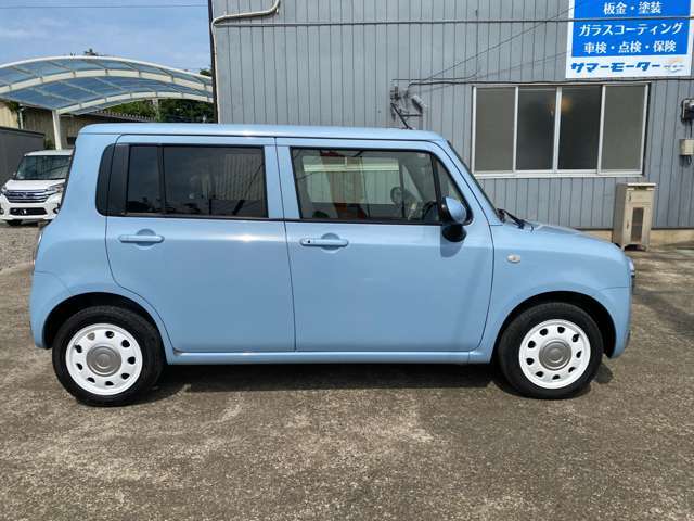 右側面に損傷なく綺麗な車両です☆室内も気になるニオイもありません。