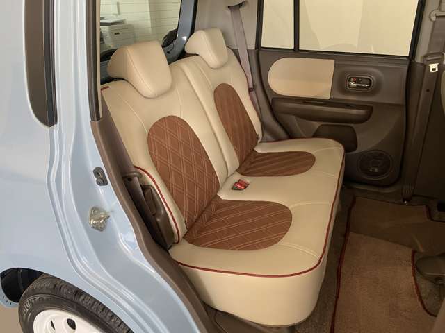 シートに目立つダメージは無く、状態良好です♪更にご納車前に専用スチーマーでクリーニング致します♪