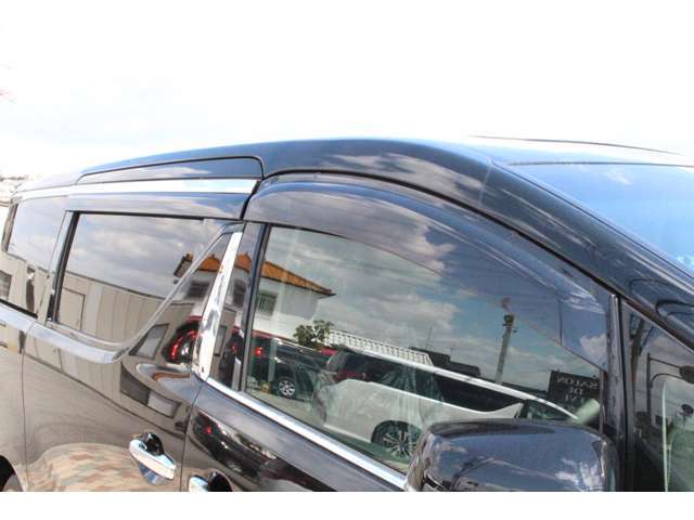 車種専用純正サイドバイザー！