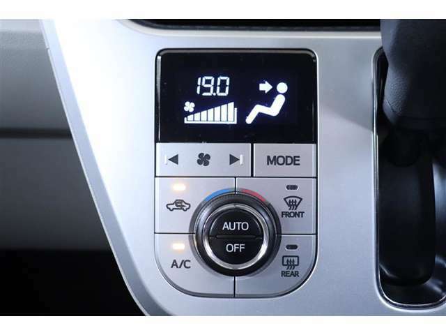 エアコンはオールシーズン快適なカーライフが送れるオートエアコンです！自動で風量を調整してくれ車内を快適に保ってくれます