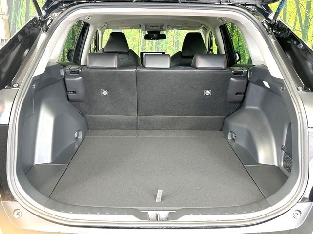 積み下ろしのしやすいデッキにはたっぷりと荷物を積み込んでいただけます。遊びから仕事まで、様々なシーンで頼れます♪