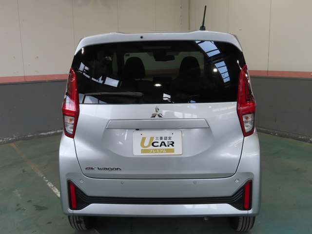 リヤバンパーに搭載した4つのソナーにより車輌、壁等の障害物を検知します