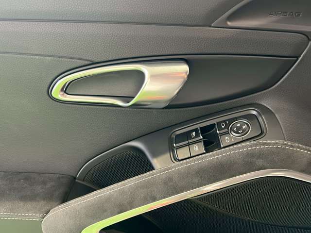日本全国への遠方ご納車も可能です！陸送費用など、詳しくはお問い合わせくださいませ。