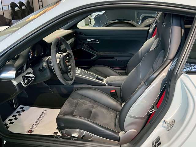 ご納車後のアフターサービスもREGAL MOTORSにおまかせください。車検・修理をはじめ、もしもの事故・故障の際もしっかり対応させていただきます。
