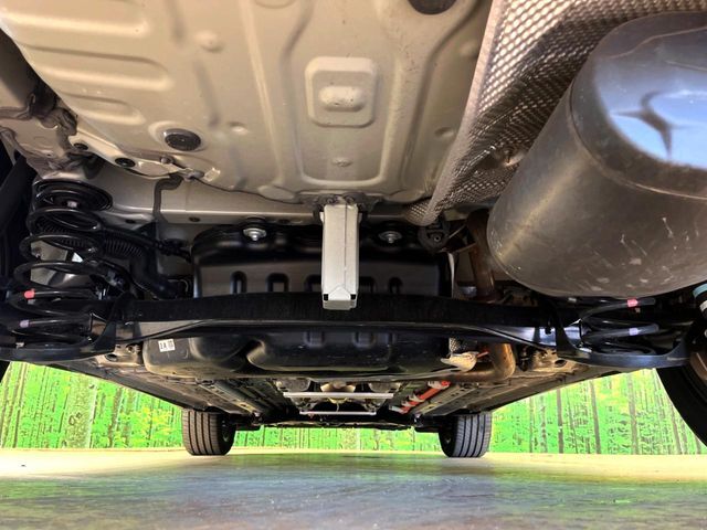 お車を安心してお乗りいただく為には、足回りの定期点検が欠かせません。サービスサポート（有償保証）では無料点検もご提供しており、安心のカーライフをお過ごしいただけるサポート体制が整っています。