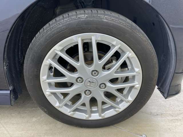 【純正15インチアルミホイール165/55/15】専用のアルミなので、お車のイメージにぴったり！！社外のアルミやスタッドレスタイヤも取り扱いございます！！ドレスアップもカスタマイズもお任せください！！
