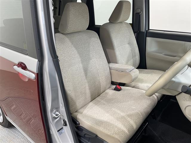 【運転席・助手席】座り心地が良いシートなので長時間の運転でも快適にお過ごしいただけます。新品のフロアマットのご注文も可能です。掲載箇所以外にご希望の写真がございましたらお気軽にお問い合わせ下さい。