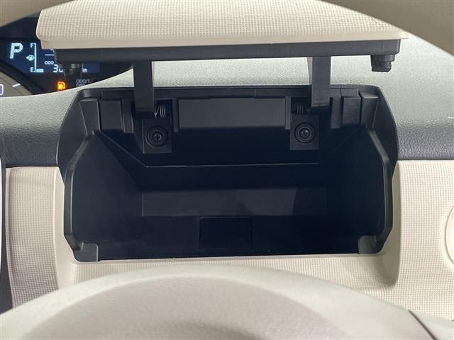 【グローブボックス】大容量のグローブボックスです！！車検証ケース他、日頃使う小物類の収納スペースもたくさんあります！