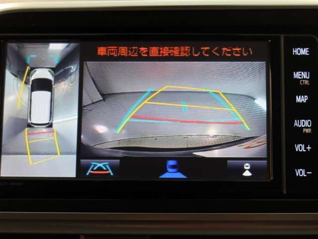 パノラミックビューモニター付きです。車両を上から見たような映像をモニター画面に表示。運転席からの目視では見にくい、車両周辺の状況をリアルタイムでしっかり確認できます。