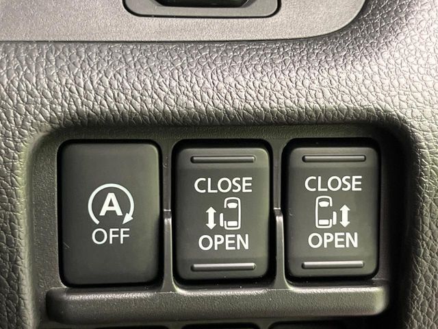 【両側パワースライドドア】スマートキーや運転席のスイッチで後席両側スライドドアの開閉が可能♪電動だから力を入れてドアを開ける必要が無く、小さなお子様でも簡単に開け閉めでき快適です♪