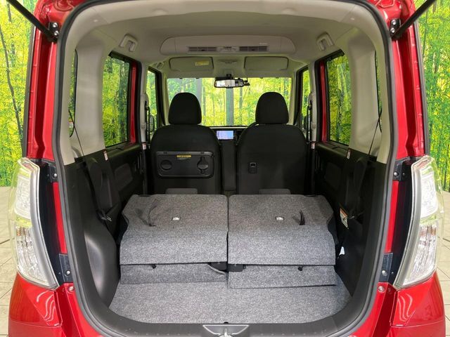 後席を格納すると、これだけの広さが！シーンに合わせたシートアレンジで、大きな荷物も積むことが出来ます♪