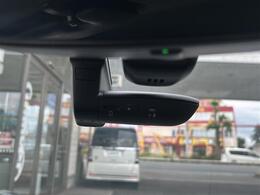 【バックミラー】大きくて見やすいので、後方を見るときも安心です！