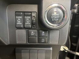 【両側パワースライドドア】スマートキーや運転席のスイッチで後席両側スライドドアの開閉が可能♪電動だから力を入れてドアを開ける必要が無く、小さなお子様でも簡単に開け閉めでき快適です♪