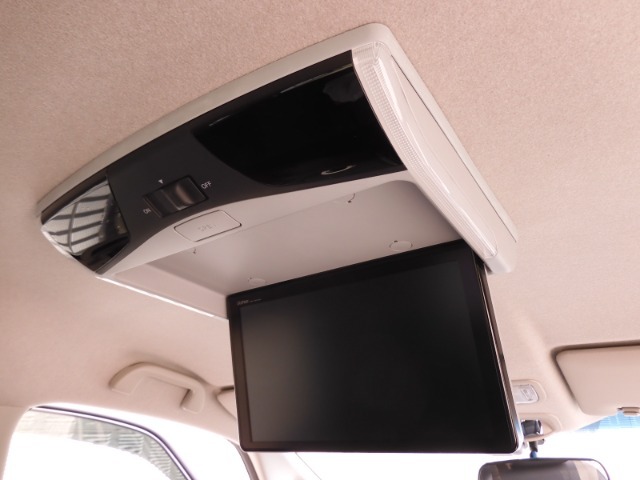◆後席フリップダウンモニター装備車◆　お出かけ時の渋滞！お子様や同乗者の方が退屈しません。ドライバーは運転に集中できます！