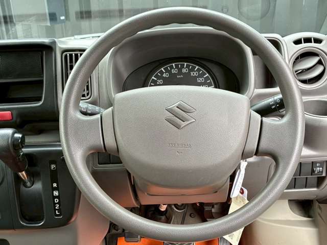 ハンドルの状態が悪いと運転に集中できませんよね。こちらのお車、お気軽にお問い合わせください。