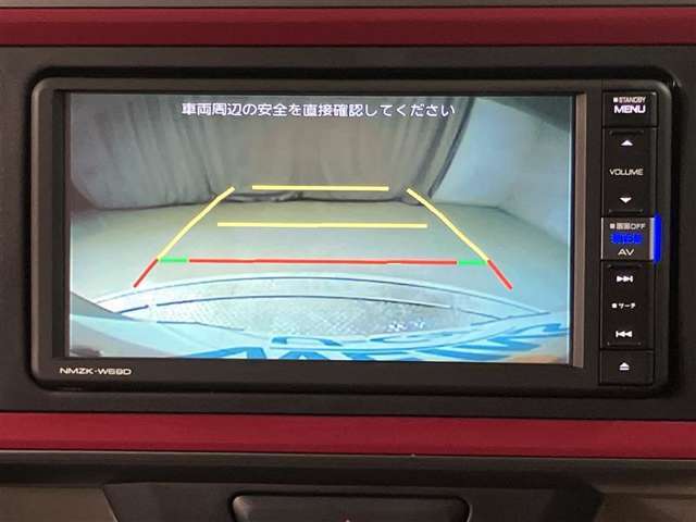 【バックカメラ】あると便利なバックカメラ装備！駐車時に後方がリアルタイム映像で確認できます。立体駐車場や夜間の車庫入れ時に大活躍！運転スキルに関わらず、今や必須となった装備ですね♪