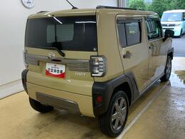 当店では車両本体価格以外に、諸費用を含めた支払総額も表示しておりますので、お客様の予算にピッタリのおクルマお選びができます。コーティングやJAFをセットにしたオトクな購入パックも好評です。