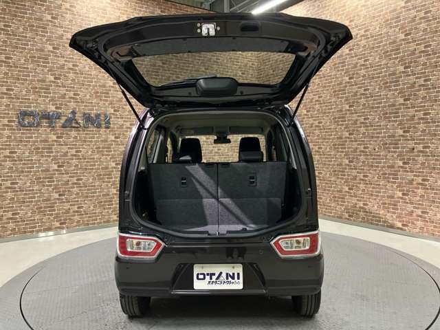 ■充実のアフターサービス■　車の販売はもちろん、自社整備工場・自社鈑金工場・オイル交換＆点検専門店舗を完備しておりますので納車後もお客様のカーライフをトータルでサポートいたします。