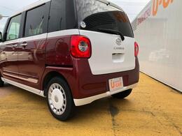 車内ルームクリーニングを実施しております。目立つ痛みや使用感、またタバコなどの気になる匂いも感じられませんでした。