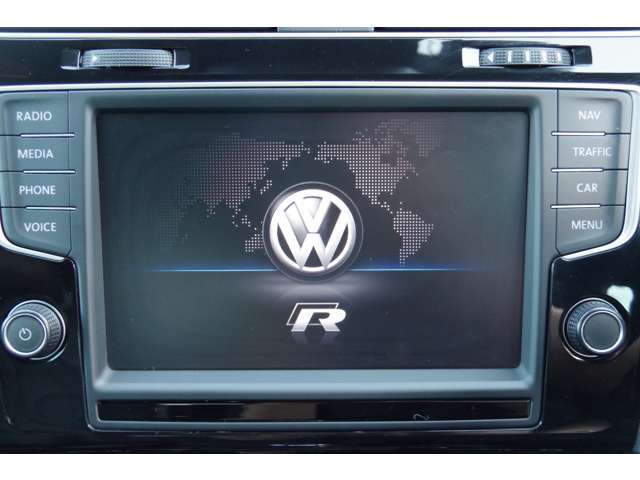 純正ナビ、フルセグ、ミラーリンク、CD、DVD、SD、USB、Bluetooth、AUX、FM/AMです。