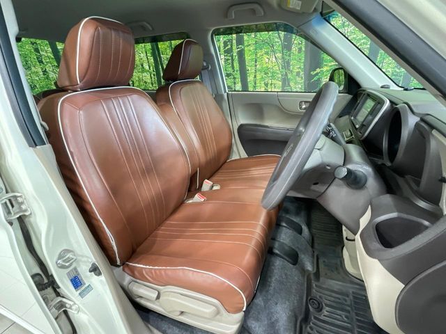 運転席シート廻りは使用感も少なく、良好な状態となっています。丁寧に使われていたことがよくわかりますね。