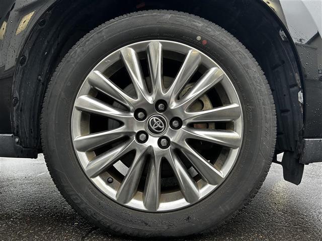 当店はSUV専門店！基本的にはAIS評価点3.5点以上の車輌を全国ネットワークより目利き厳選して仕入れしております。ノーマル車輛からカスタム車輛まで多数の品揃え。きっとお探しの1台が見つかります。