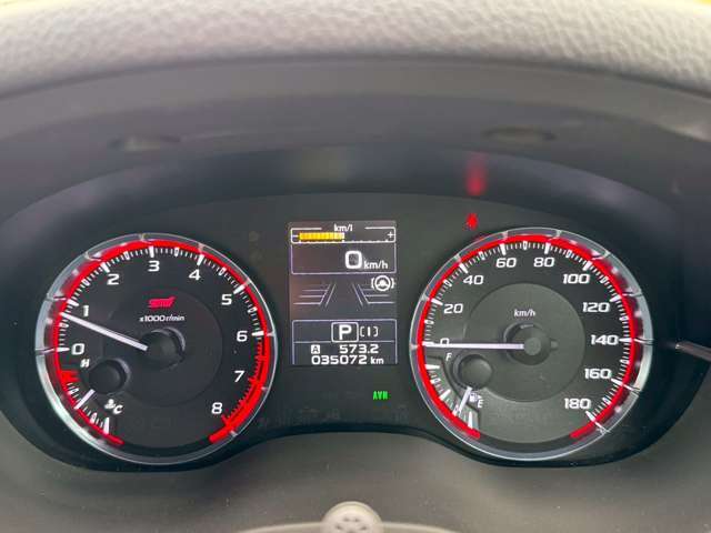 STIリップ付きのレヴォーグ入庫致しました！状態も良くおススメ車両です！自信の安心価格設定になっておりますので是非ご検討下さい！声掛かりが多い車両の為、早い者勝ちの1台となります。全国対応可能です