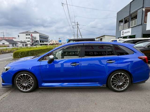 STIリップ付きのレヴォーグ入庫致しました！状態も良くおススメ車両です！自信の安心価格設定になっておりますので是非ご検討下さい！声掛かりが多い車両の為、早い者勝ちの1台となります。全国対応可能です