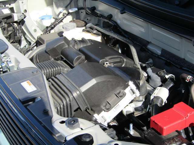 水冷4サイクル直列3気筒DOHC12バルブ吸排気VVT＋モーター燃費：22.6km/L