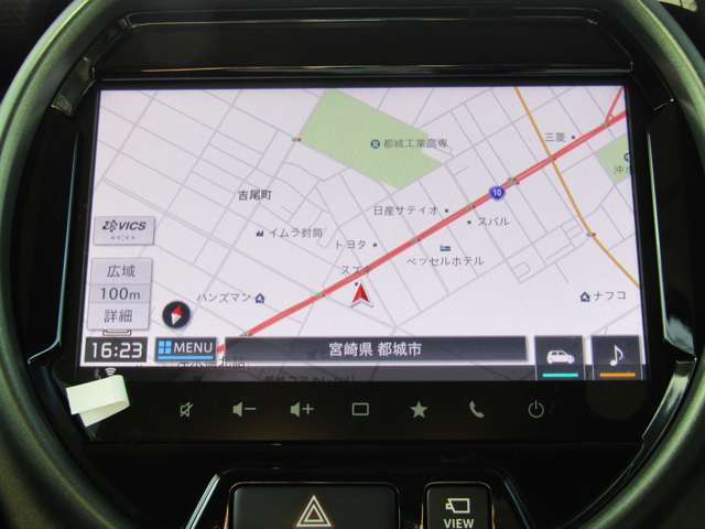 【ナビゲーション】大きな画面で地図が見やすく、目的地設定やルート案内がスムーズに行えるのが便利です。音声案内もわかりやすいので、運転中でも安心して利用できます。